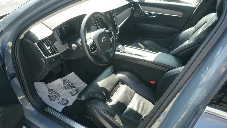 VOLVO V90 -