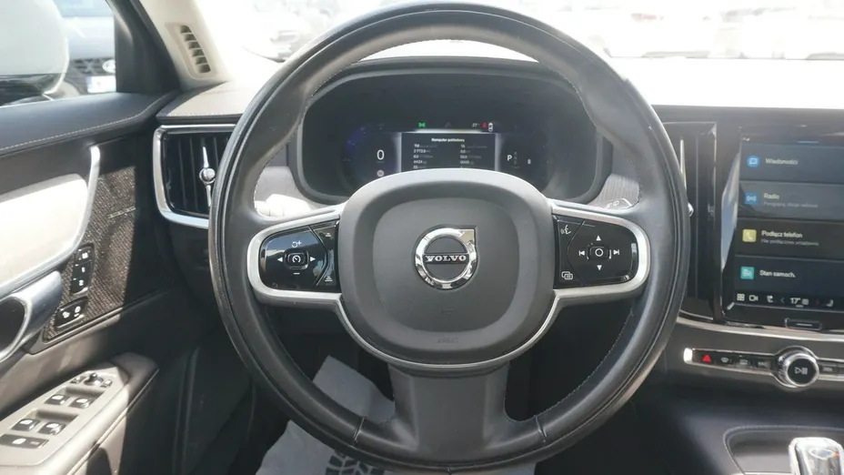 VOLVO V90 -