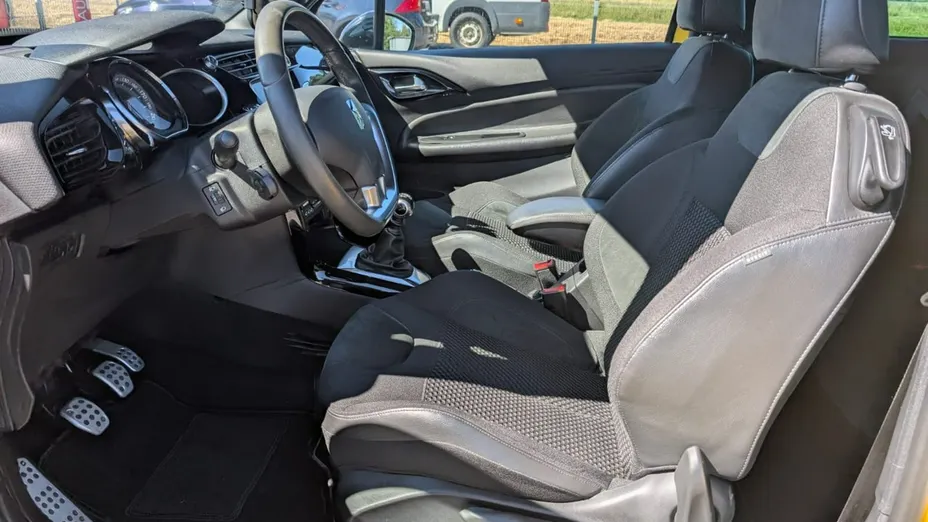 CITROEN DS3 -