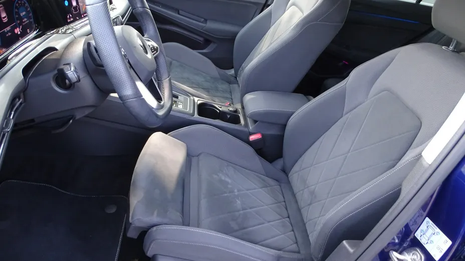 VOLKSWAGEN Golf -