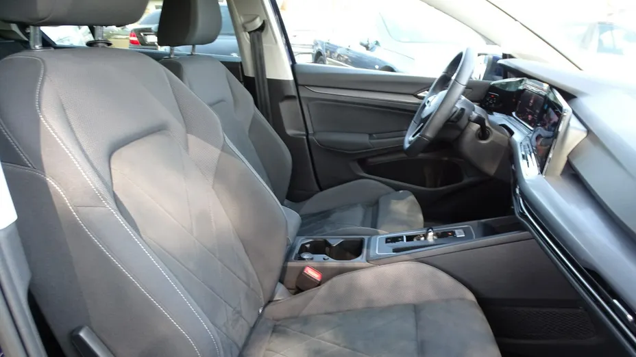 VOLKSWAGEN Golf -