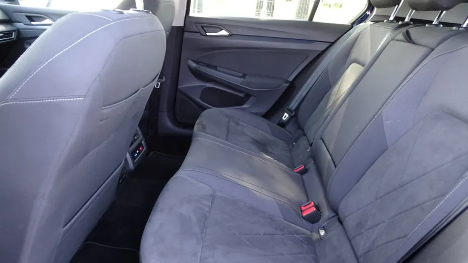 VOLKSWAGEN Golf -