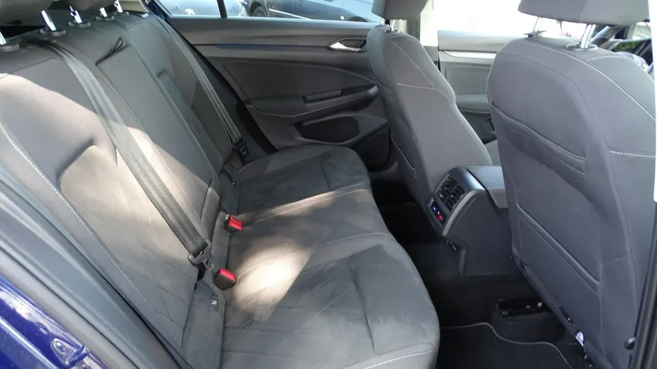 VOLKSWAGEN Golf -