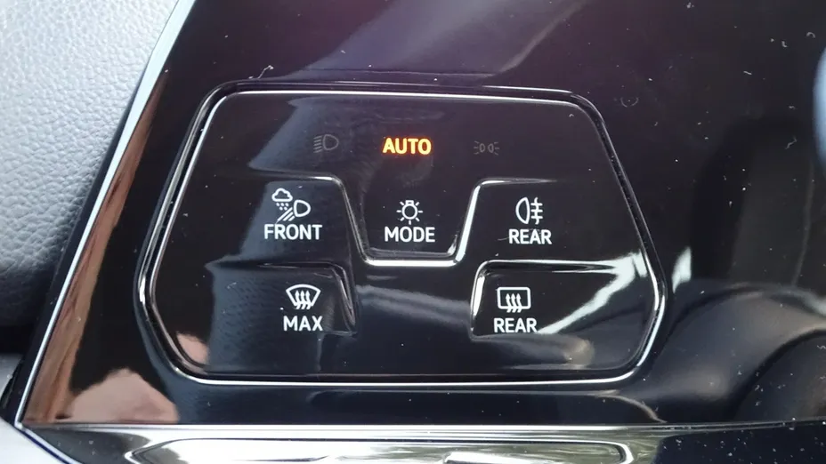 VOLKSWAGEN Golf -