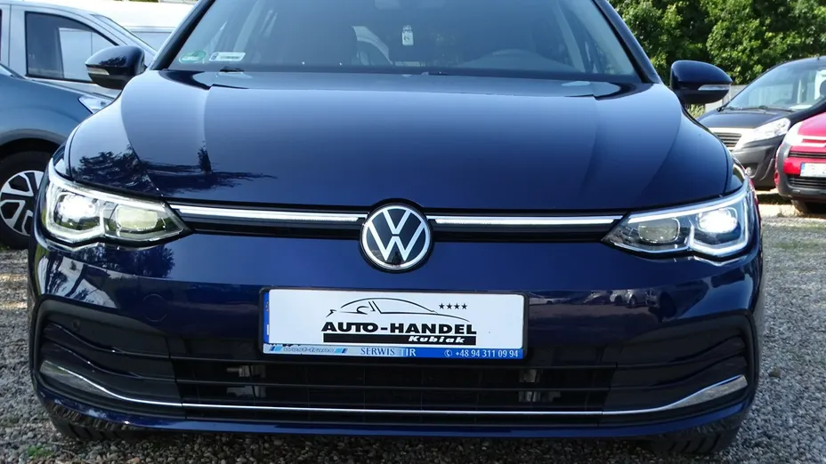 VOLKSWAGEN Golf -