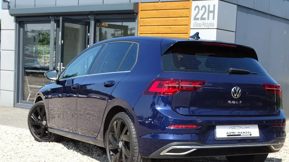 VOLKSWAGEN Golf -