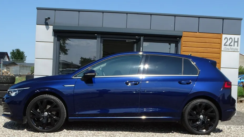 VOLKSWAGEN Golf -