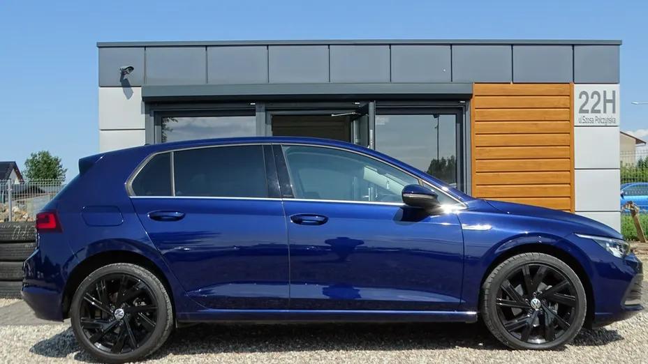 VOLKSWAGEN Golf -