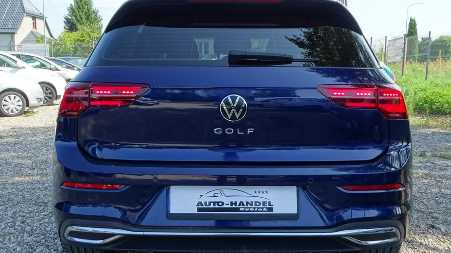VOLKSWAGEN Golf -