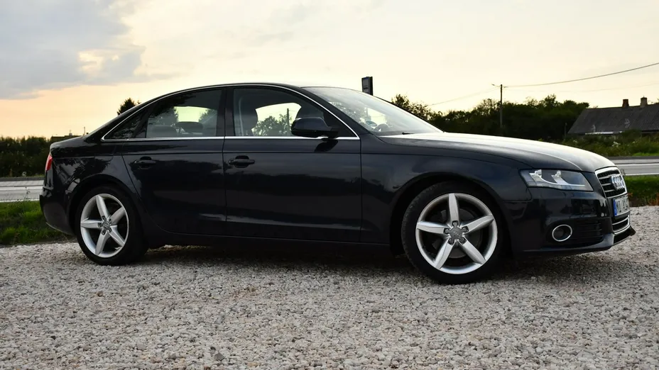 AUDI A4 -