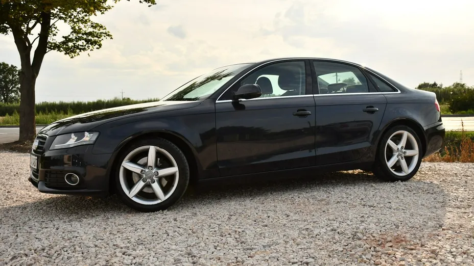 AUDI A4 -