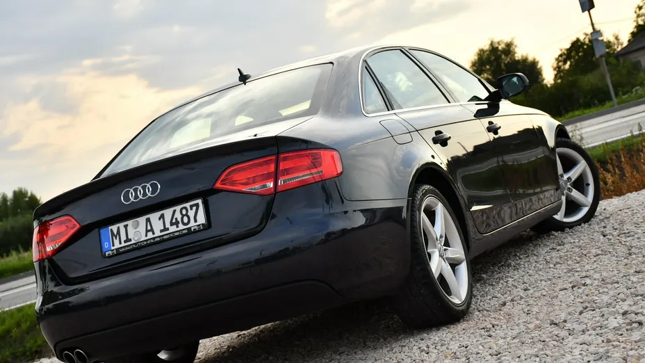 AUDI A4 -