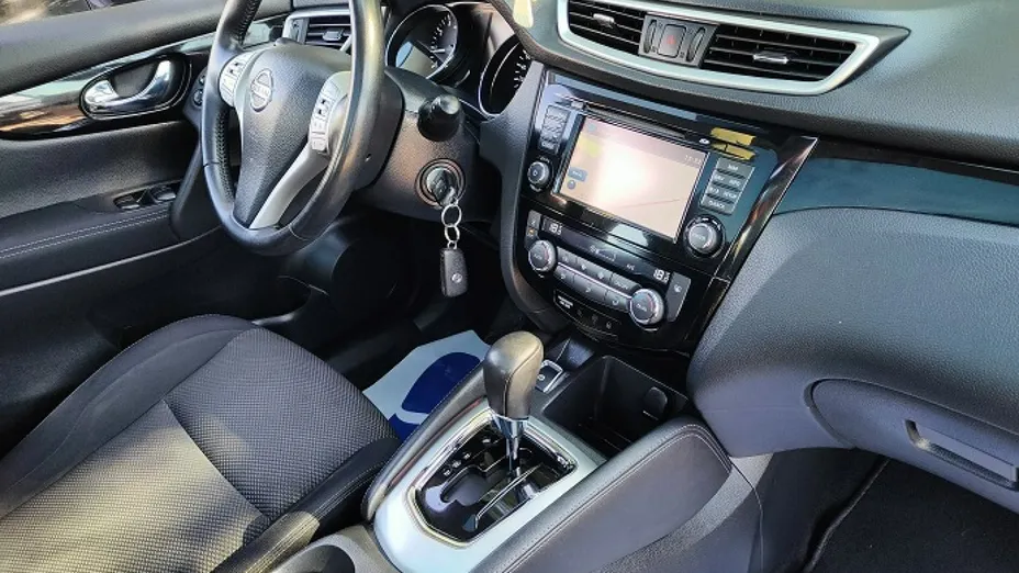 NISSAN Qashqai -