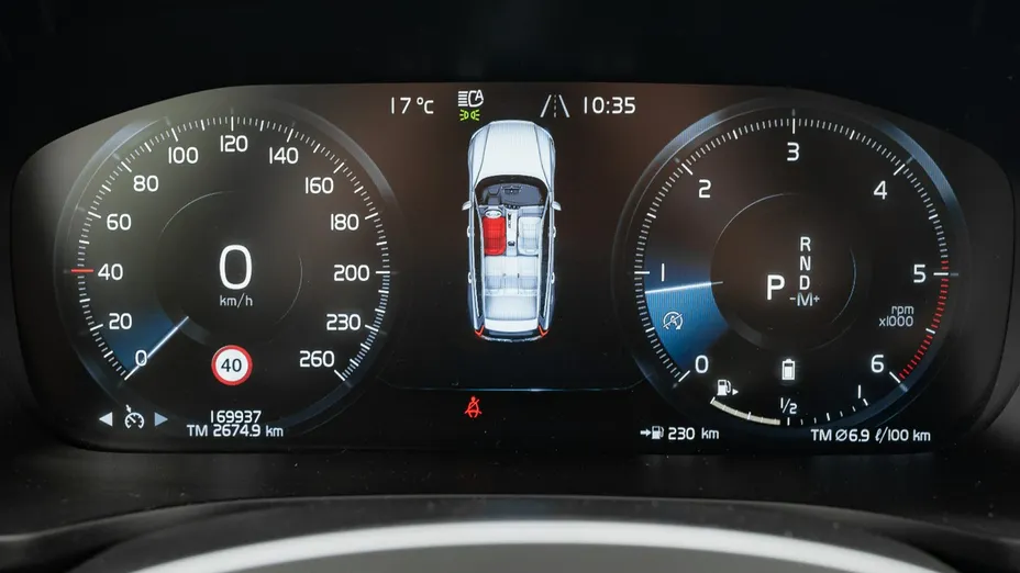 VOLVO V60 -