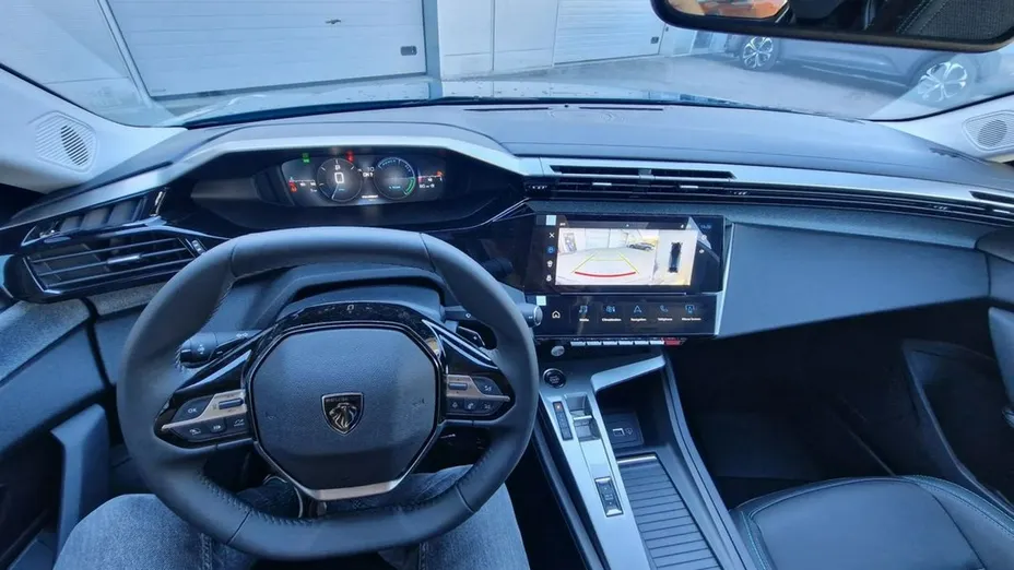 PEUGEOT 408 -