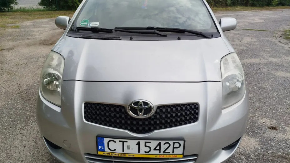 TOYOTA Yaris -