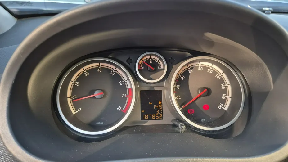 OPEL Corsa -