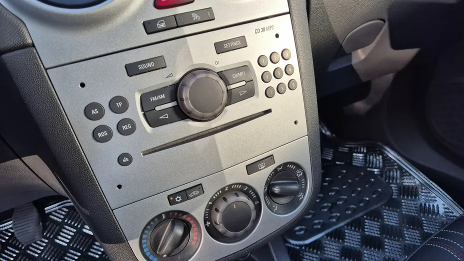 OPEL Corsa -