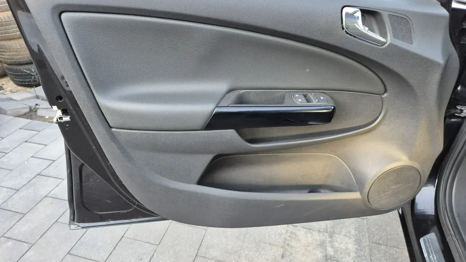 OPEL Corsa -