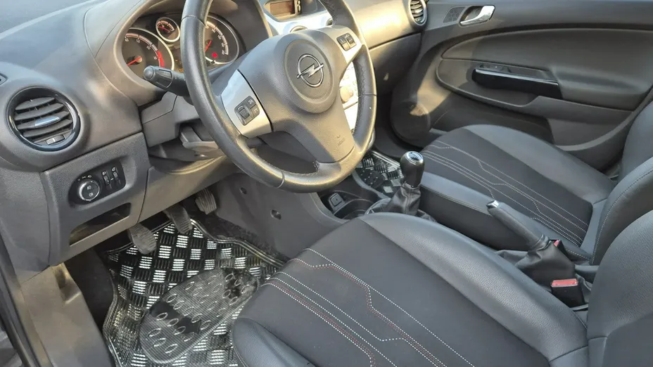 OPEL Corsa -