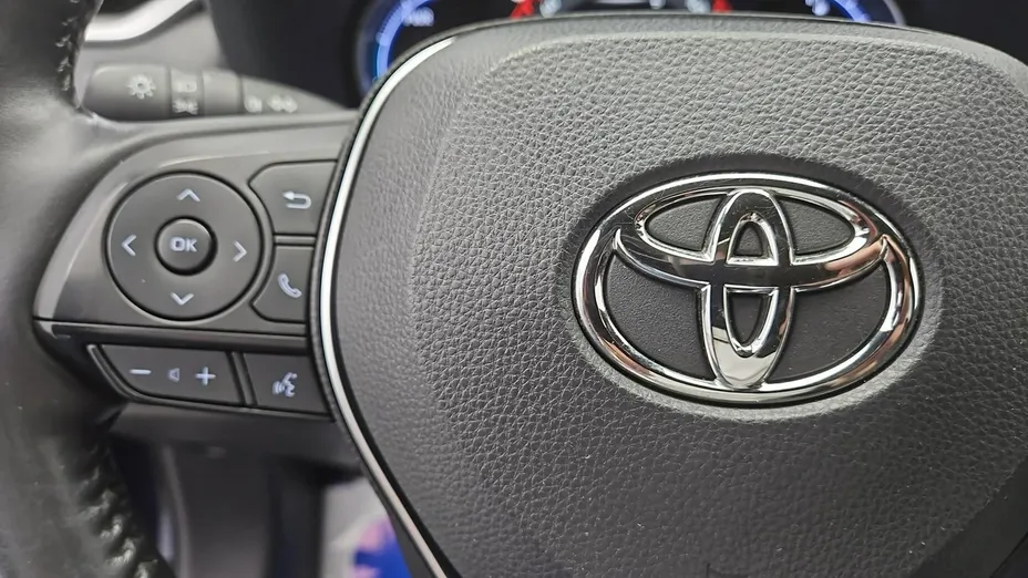 TOYOTA RAV4 -