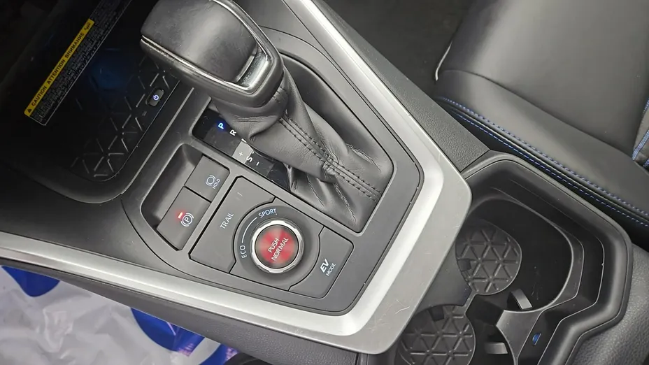 TOYOTA RAV4 -
