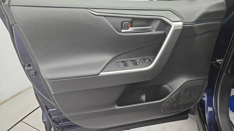 TOYOTA RAV4 -