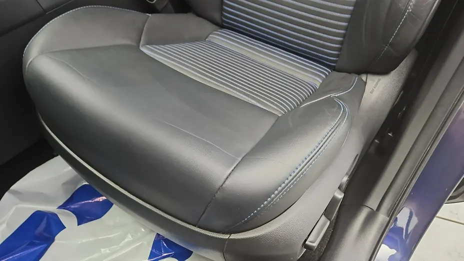 TOYOTA RAV4 -