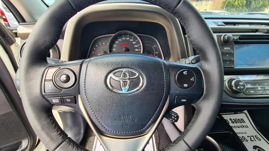 TOYOTA RAV4 -
