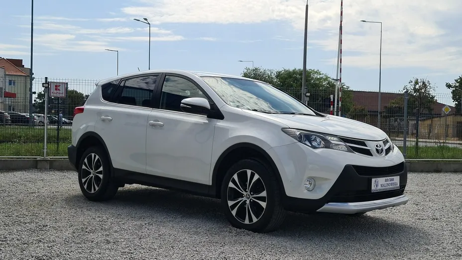 TOYOTA RAV4 -