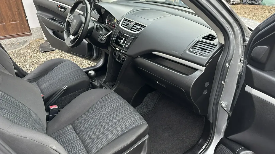 SUZUKI Swift -