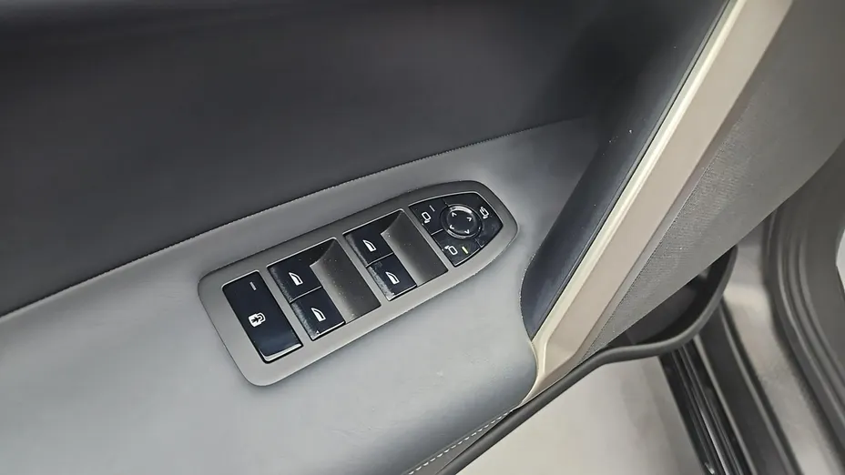 BMW iX -
