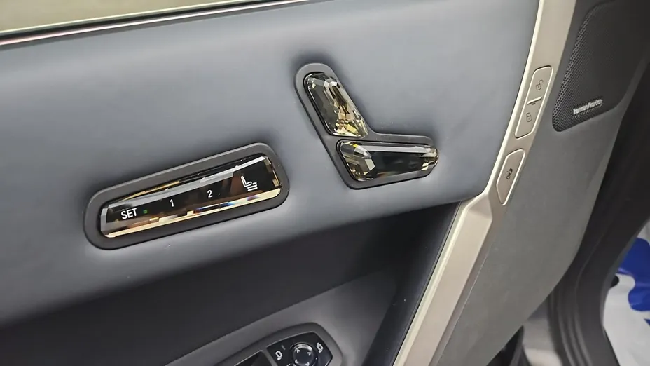 BMW iX -