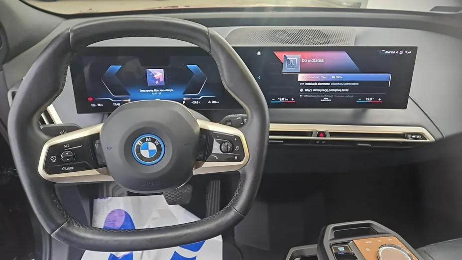 BMW iX -