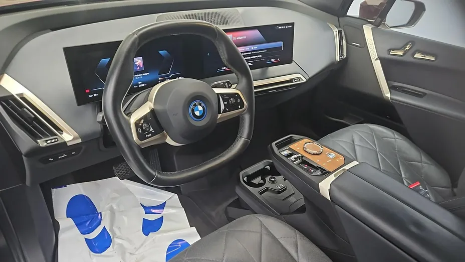 BMW iX -