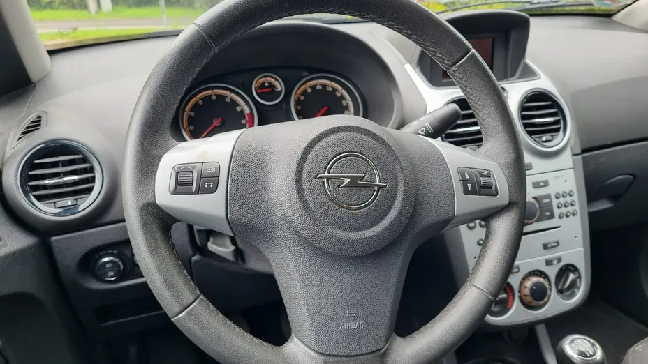 OPEL Corsa -
