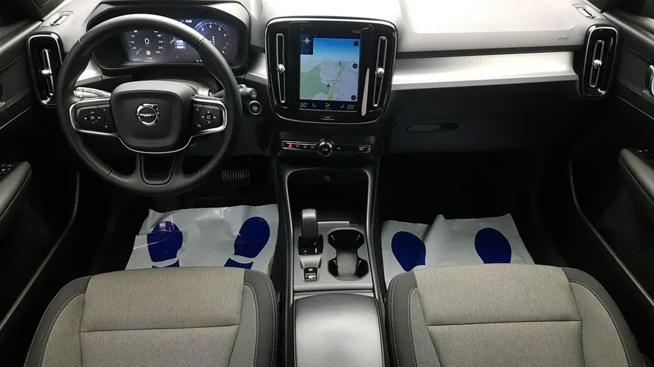 VOLVO XC40 -