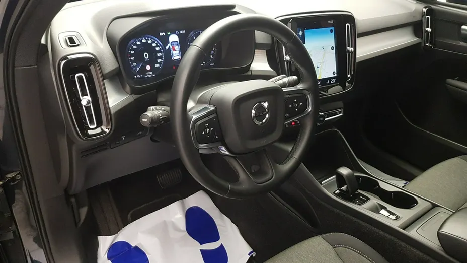 VOLVO XC40 -