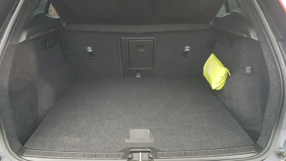 VOLVO XC40 -