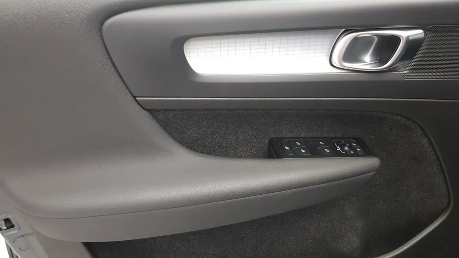 VOLVO XC40 -