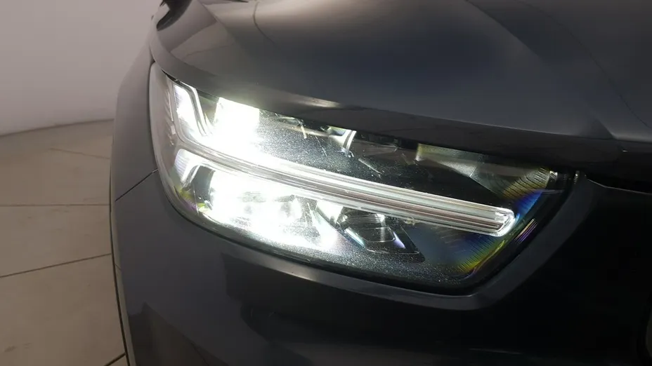 VOLVO XC40 -