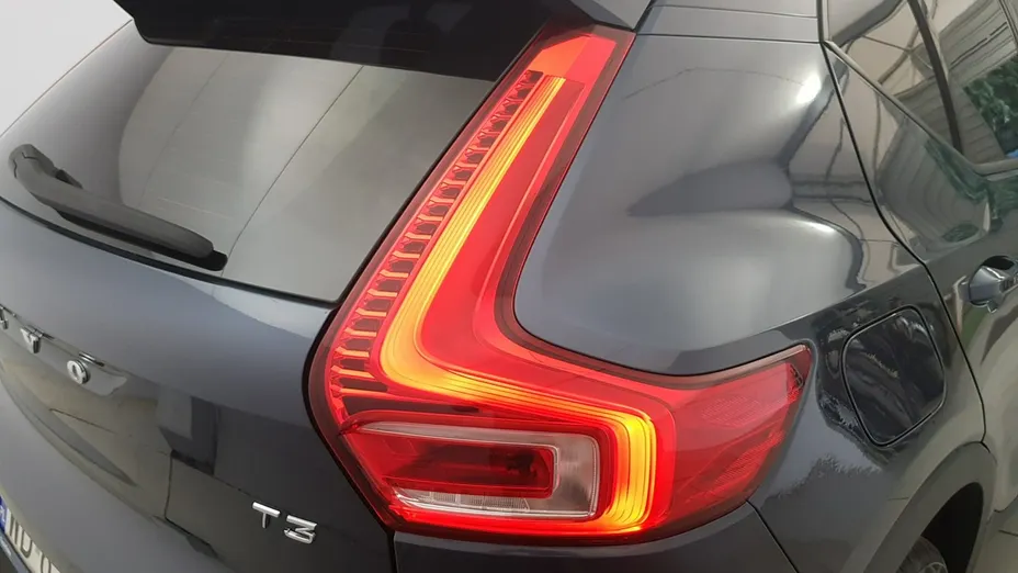 VOLVO XC40 -