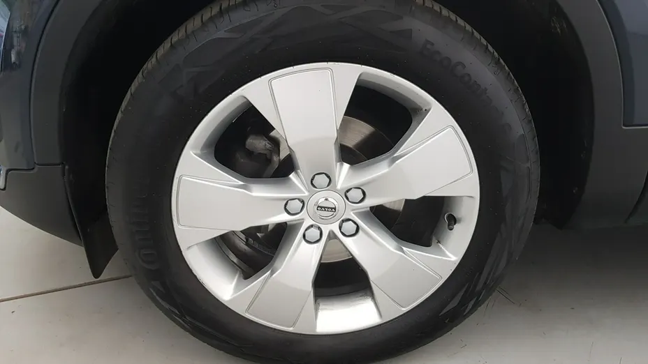 VOLVO XC40 -