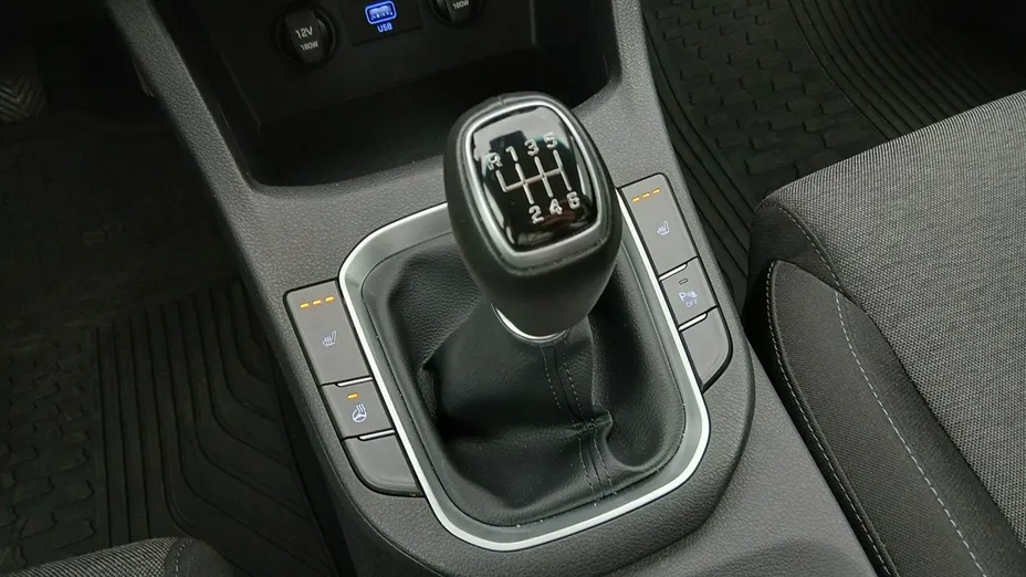 HYUNDAI i30 -