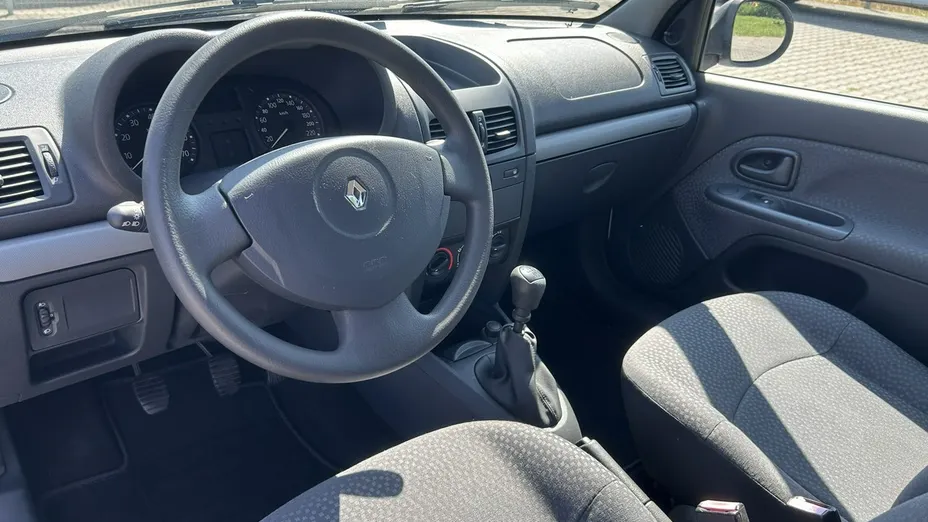 RENAULT Clio -