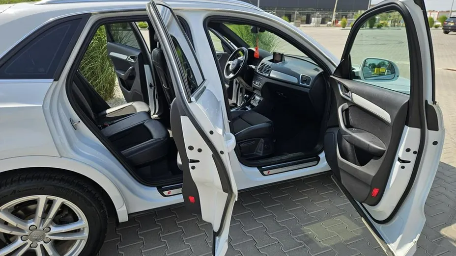 AUDI Q3 -
