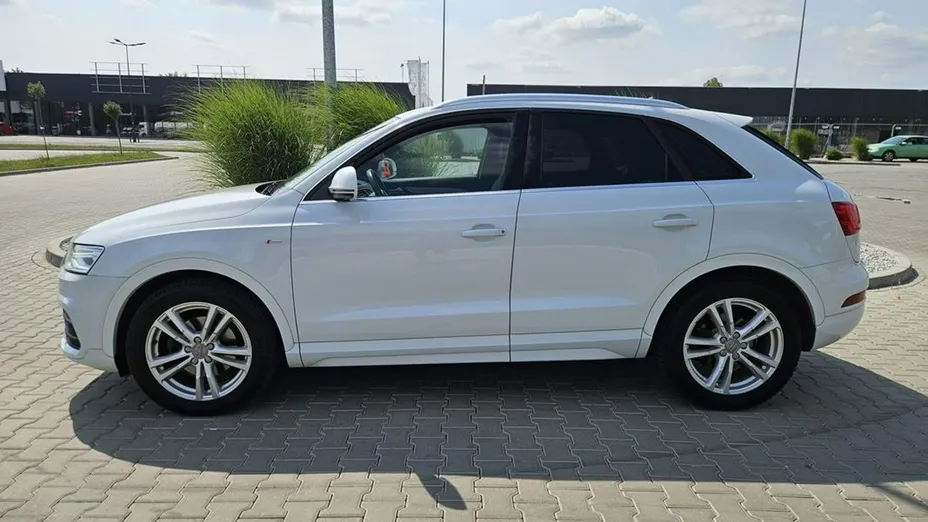AUDI Q3 -