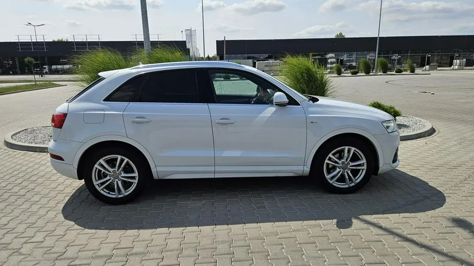AUDI Q3 -