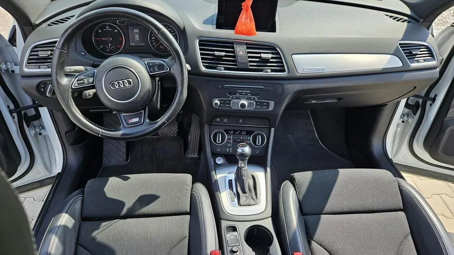 AUDI Q3 -