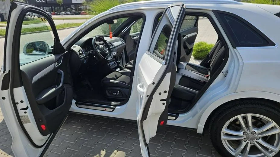 AUDI Q3 -